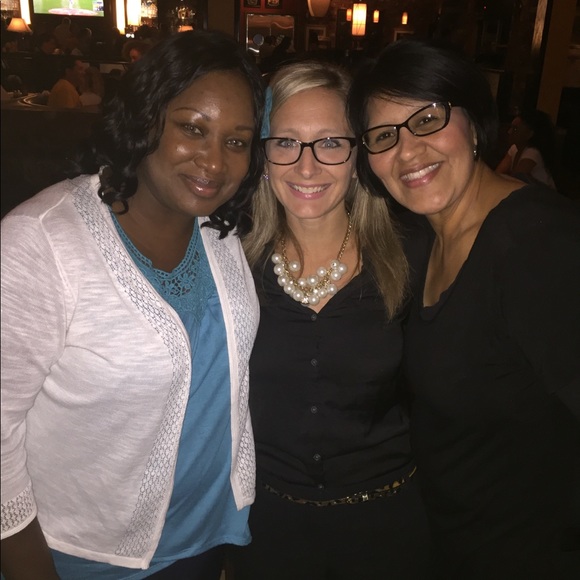 Meet your Posher, Courtney 🤗 - Picture 4 of 5